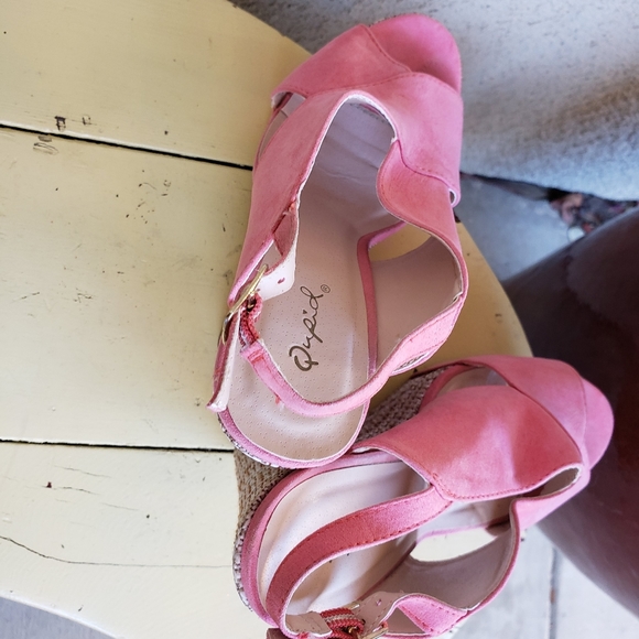 Shoes - Picture 5 of 7